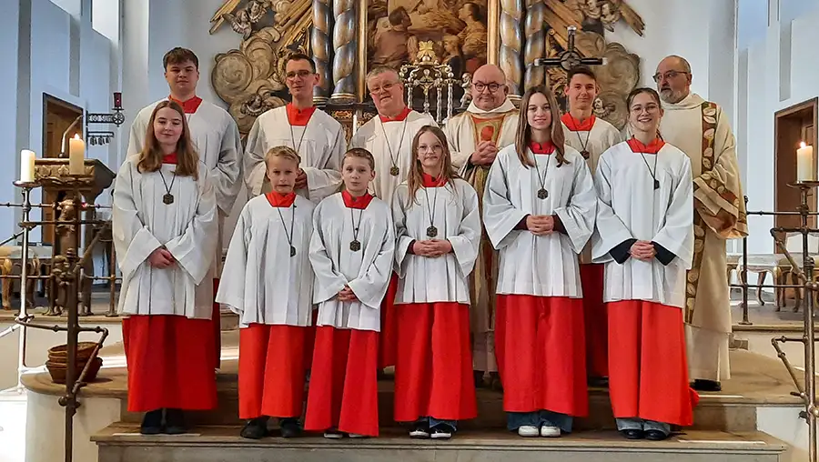 Messdiener in der Kirche