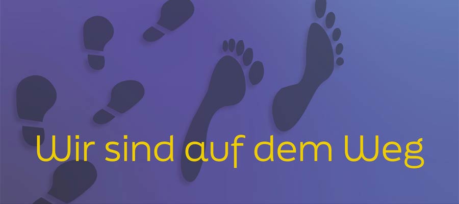 Ausschnitt des Hungertuches, Fußspuren mit den Worten Wir sind auf dem Weg