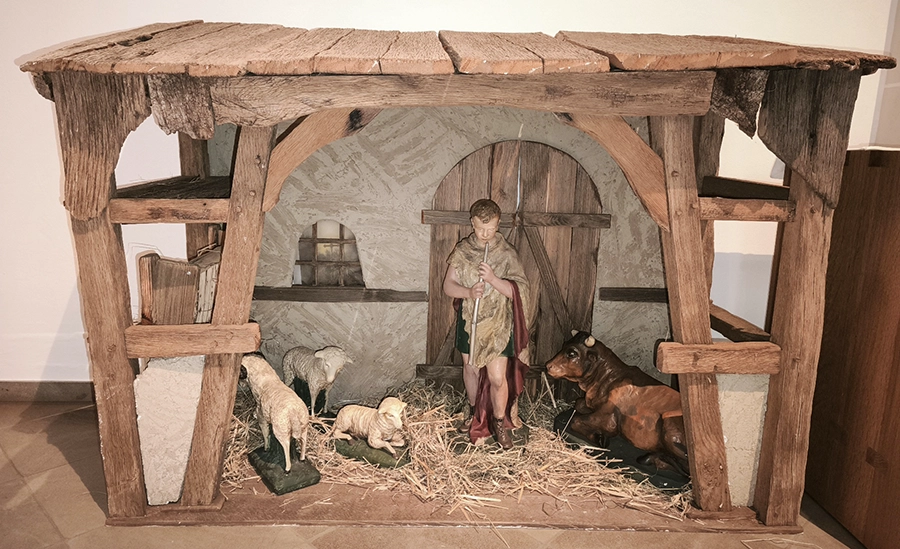 Krippe mit Schäfer, Schafen, Ochsen