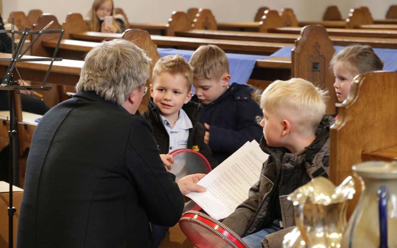 Kinder beim Gespräch