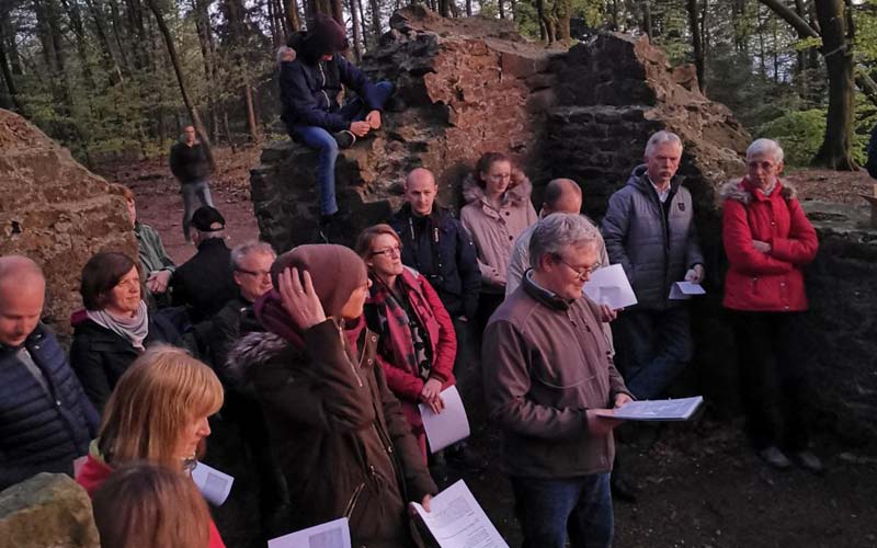 Sonnenaufgang im Wald