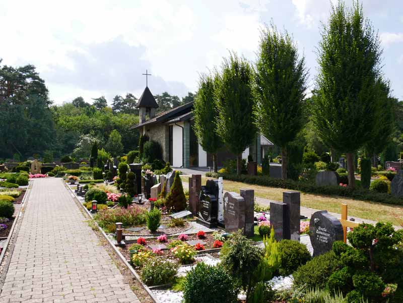 Blick auf Grabreihe