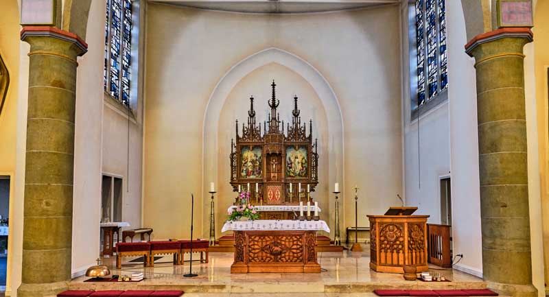 Innenraum mit Blick auf den Altar